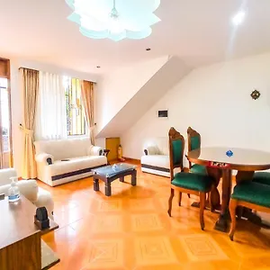 Comoda Casa Cerca Al Estadio Y Metro, Barrio Floresta, Apartamento